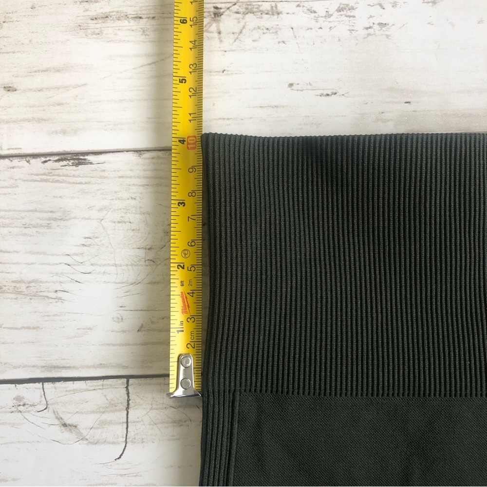 LULULEMON Women’s Green Sculpt Mid-Rise Seamless Bike Short Size 8 - Picture 10 of 10